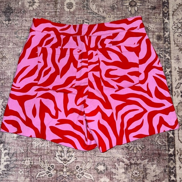 SPANX High Waist Zebra Print Shorts - Red and Pink NWT Size Large - Picture 2 of 9